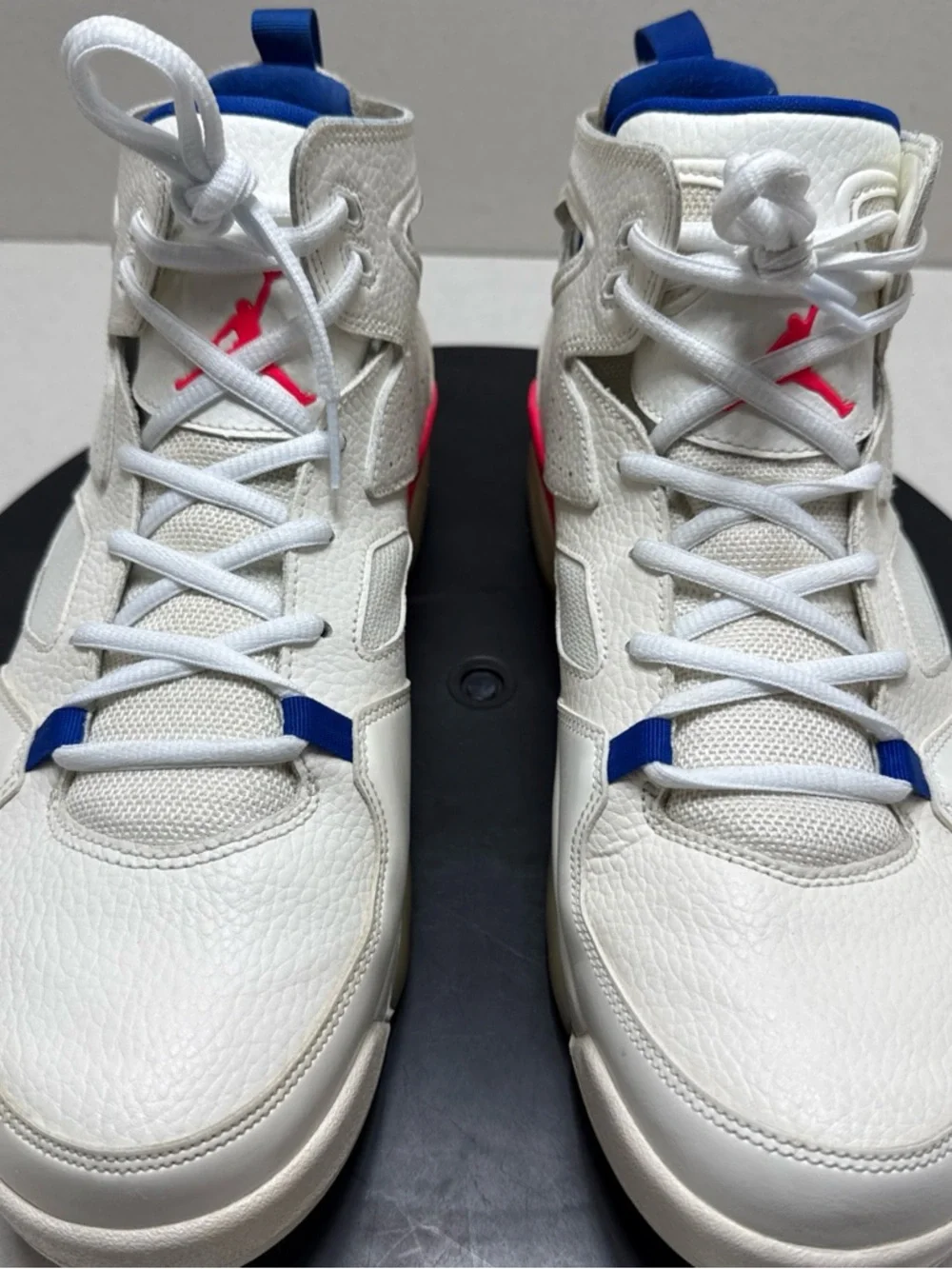 Nike 555475-125 as close